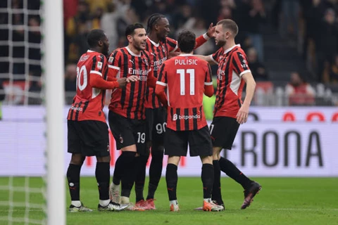 ميلان يفشل في مصالحة جماهيره ويخسر أمام تورينو في الدوري الإيطالي